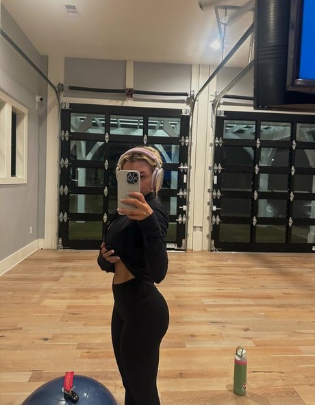 Sara Brooks free actress picture