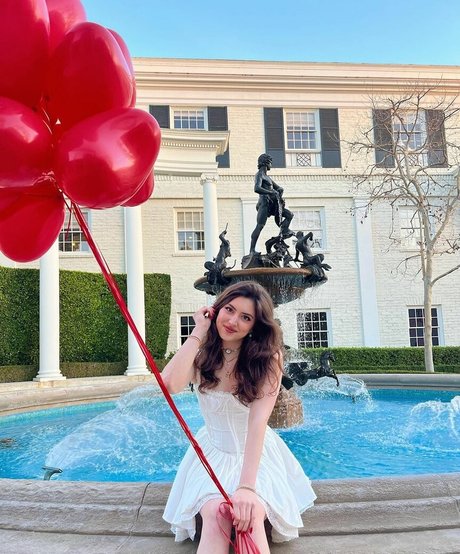 Sophie Silva naked model gallery