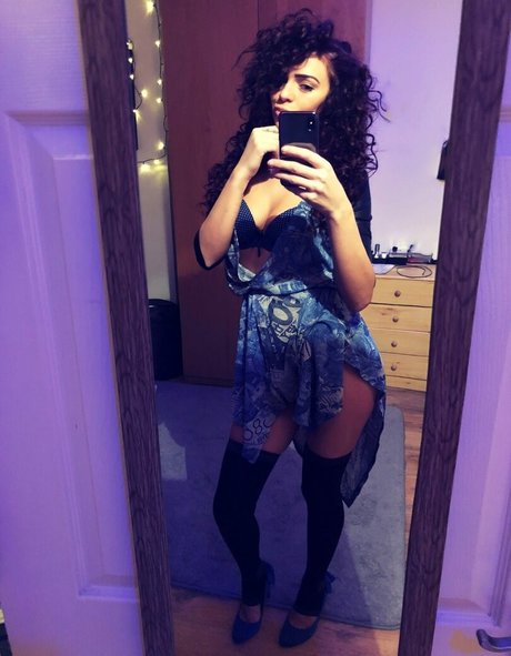 Iasmina Roxana model hot pictures