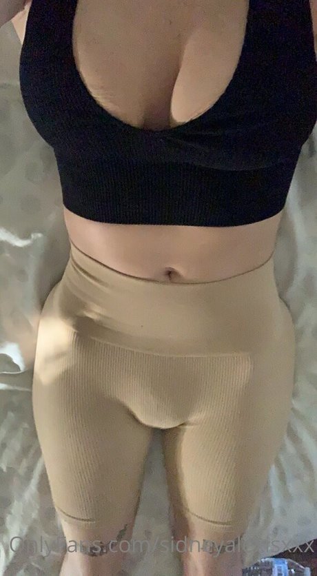 Sidney Alexis pretty model pics