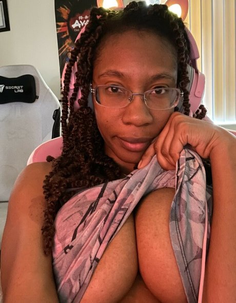 strawberry bubbles sexy actress pics