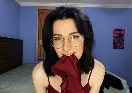 AnnieDro star nudes photo