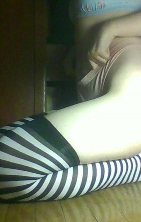 vapew0rm model adult photo