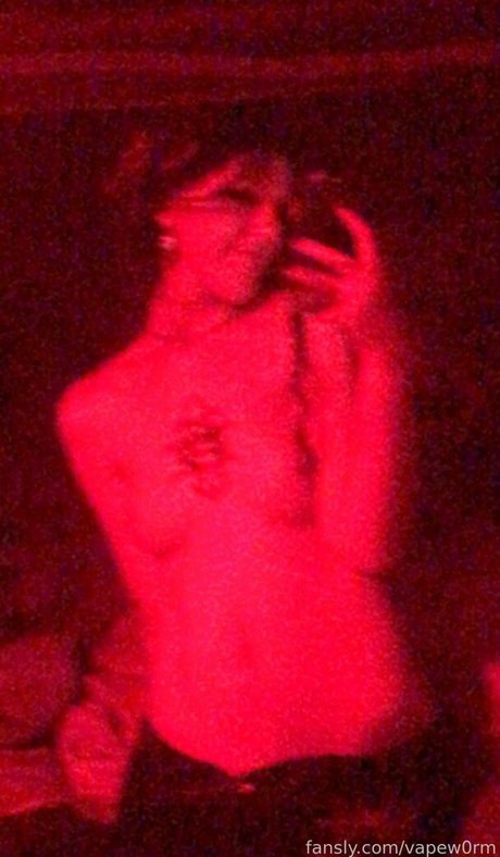 vapew0rm model perfect photo