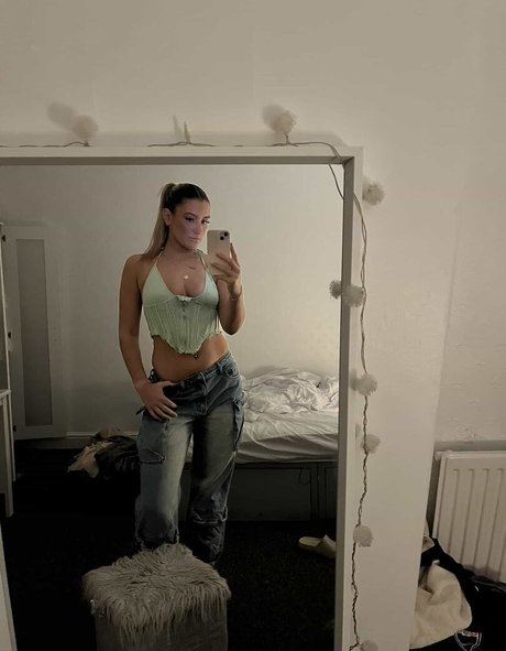 Hol Grace star beautiful galleries