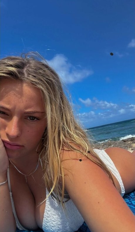 Belle Warren star adult photo