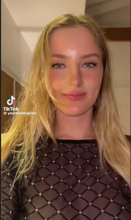 yourblondegirlie star erotic pic