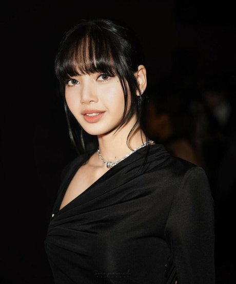 Lisa Blackpink model best image