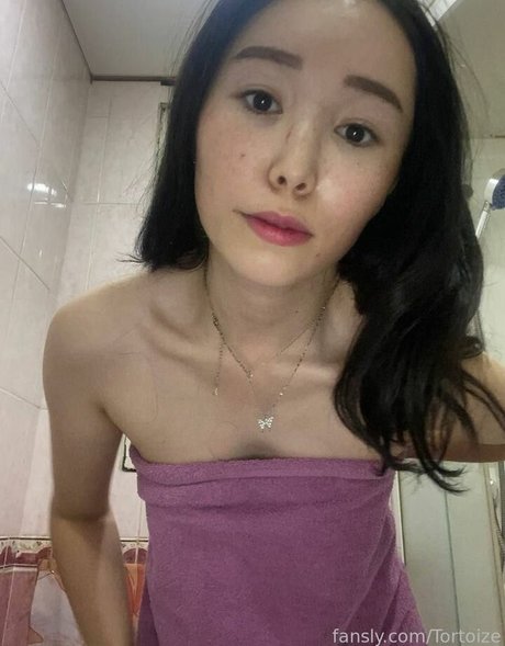 Tortoize model hot pictures