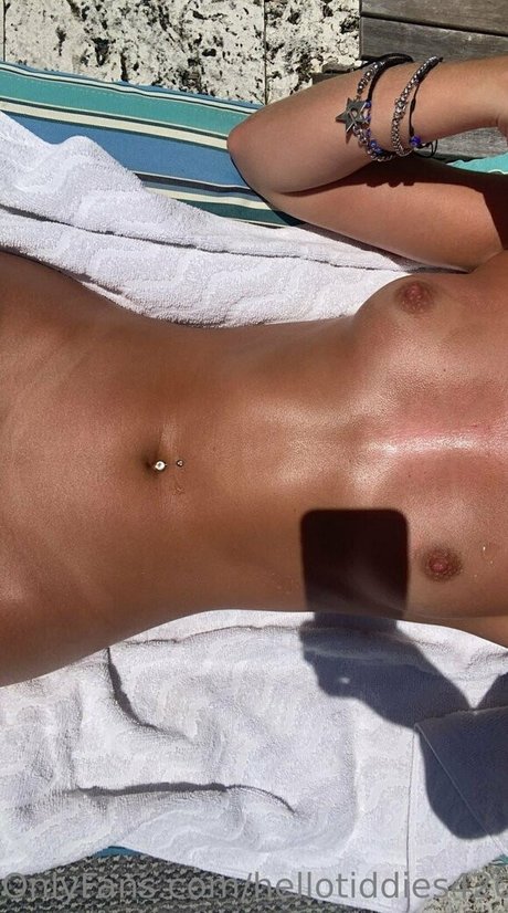 josswrld exclusive model photo