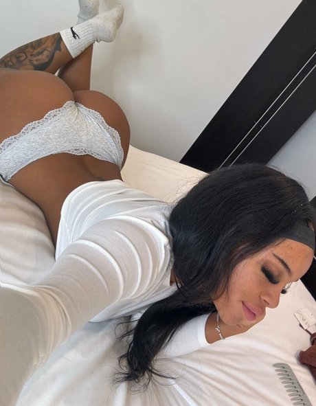 Sapphire Y porn star img