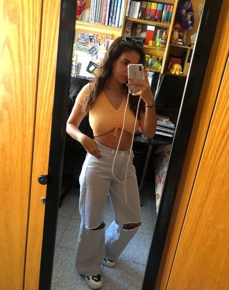 Busty Love hot actress galleries