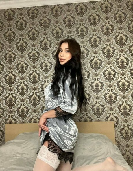 elizabeth natural star hot pic