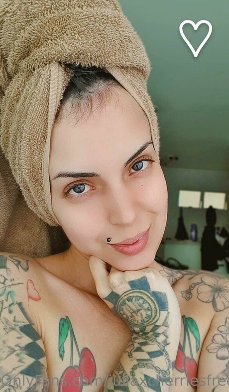 juliaxcherriesfree star hot photo