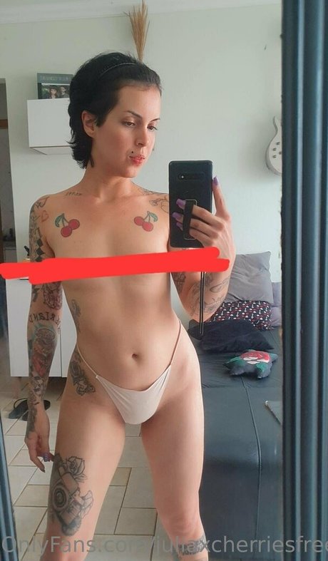 juliaxcherriesfree pornstar image