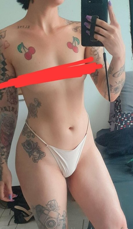 juliaxcherriesfree model erotic pic