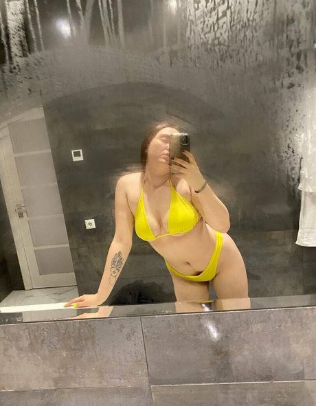 dari toxic model art img