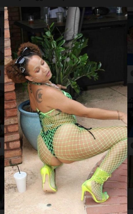 itsdatyaztho nude actress photo