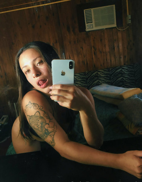 georlu nude actress galleries