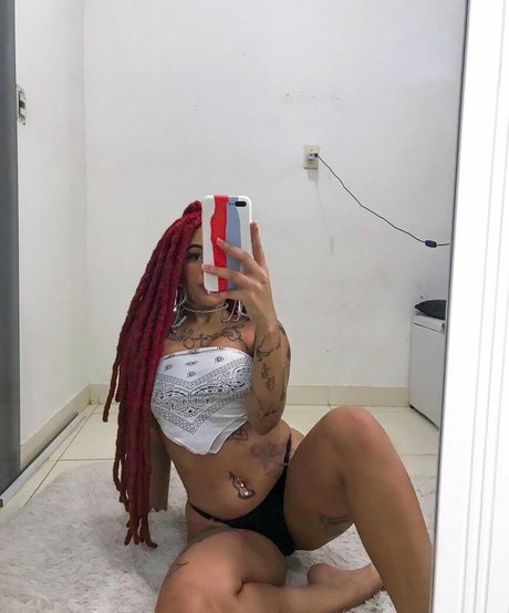 Duny Evelly star hot pics