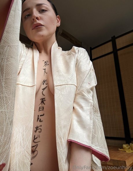 zoeunholy sex star pic