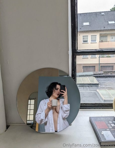 zoeunholy sex actress picture