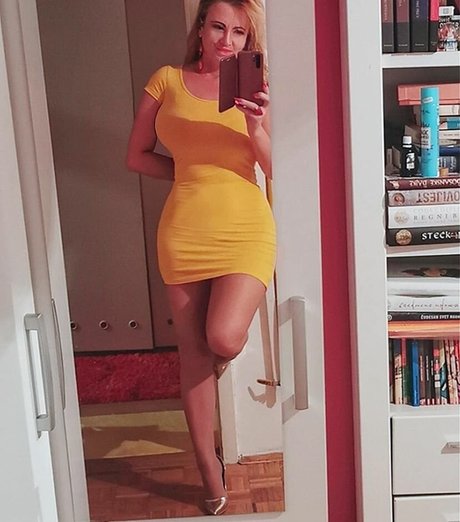 Berina Fati model sexy pic