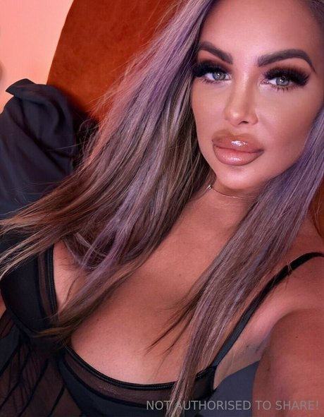 Princess Levi nude model pictures