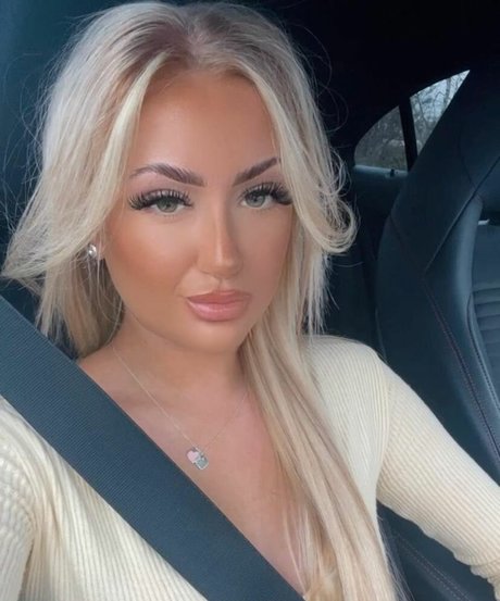 skinny brunette onlyfans pornographic photos