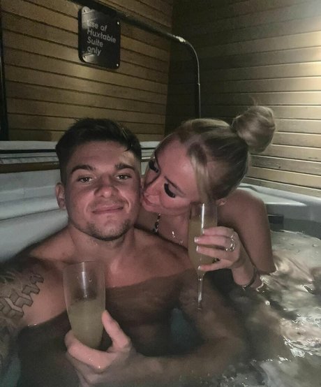 Lily Mcalpine model sexy pics