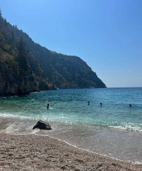 Lily Mcalpine high quality star photos