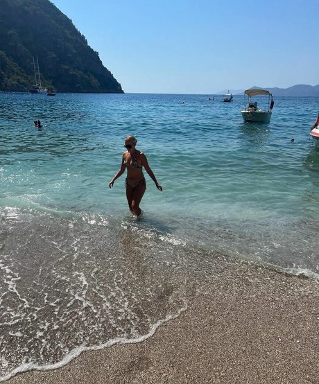 Lily Mcalpine top model image