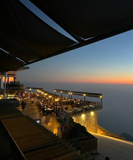 Lily Mcalpine pretty actress img