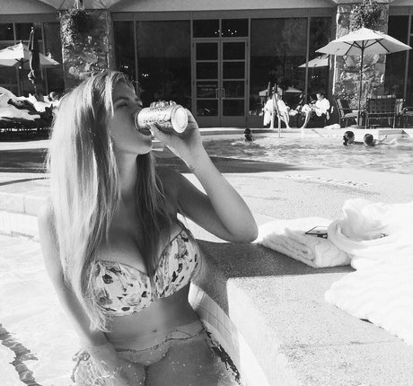 Aimee Eline model naked pictures