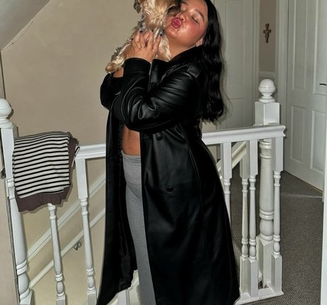 caravernon hot pornstar image