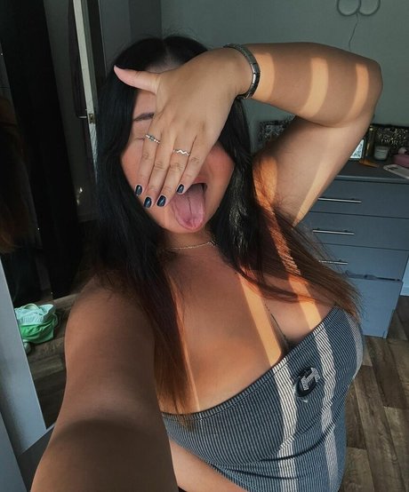 caravernon perfect model picture