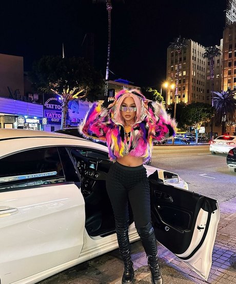 viandradunn model naked picture