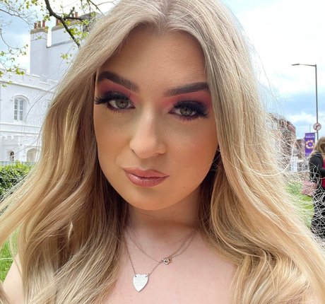 Alex Estelle hot star picture