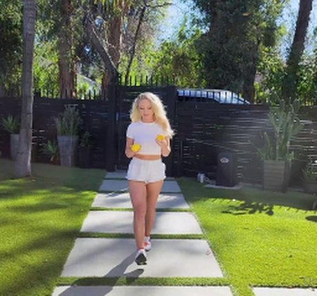 sadiejuice naked pornstar pictures