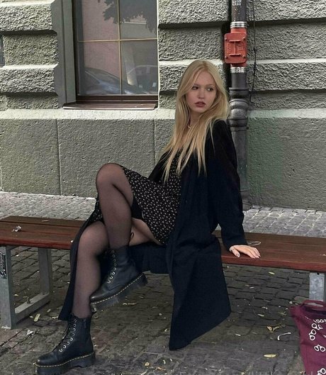 little vikki art actress pics