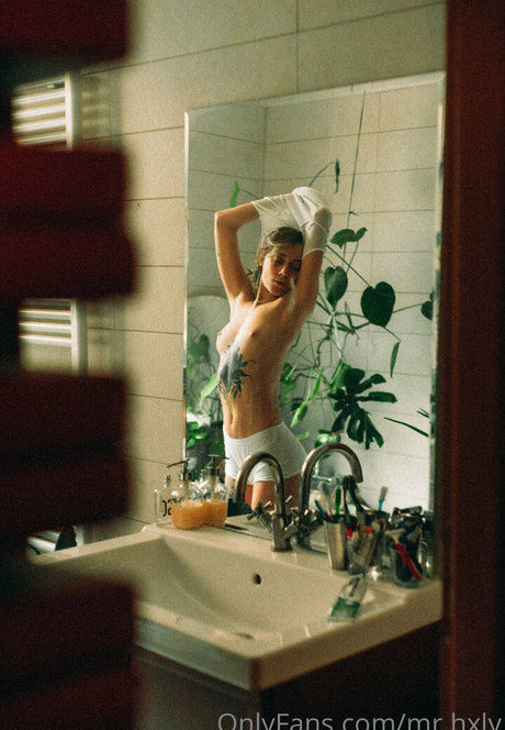 mr hxly star naked photo