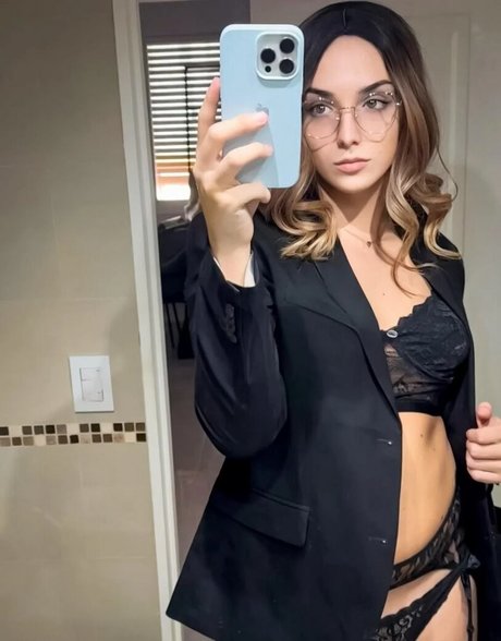 Wanda Olsen model nude pic