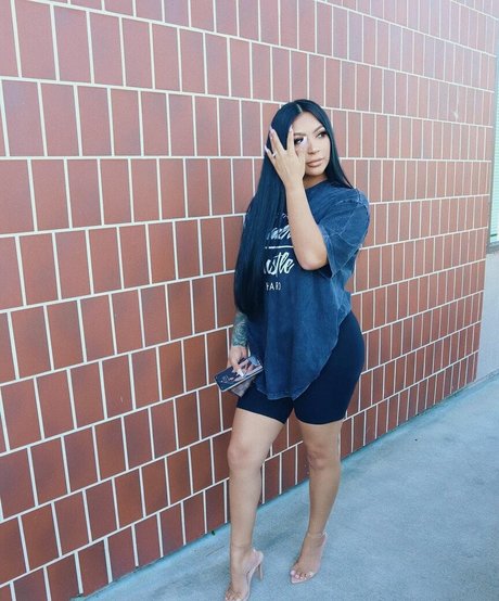 Evettexo pretty model img