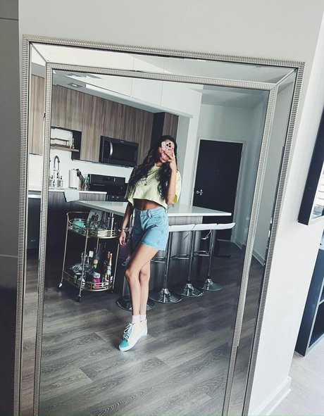 Zia Natasha Lehman Profile pic