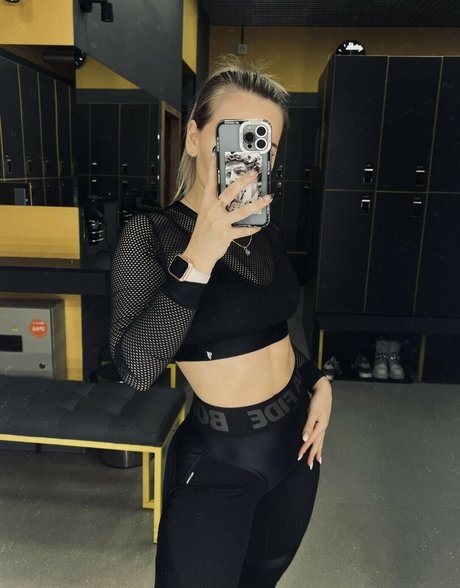 Charevna model art pic