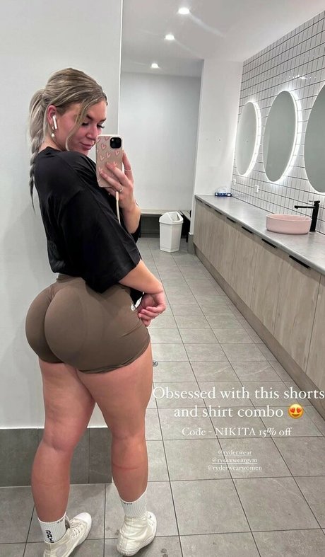 Nikita Simpson star archive