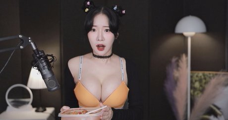 BJ Pyuri nudes actress img