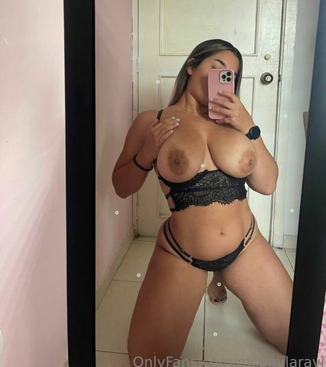 Maria Camila Ravi model hot photo