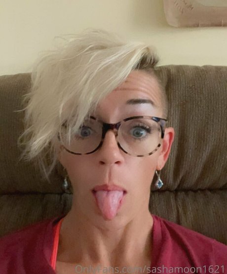 sashamoon1621 adult model img