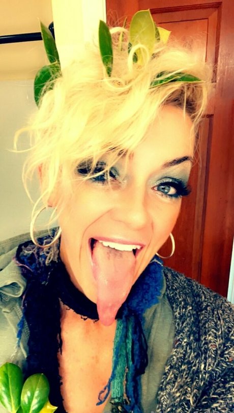 sashamoon1621 erotic actress picture